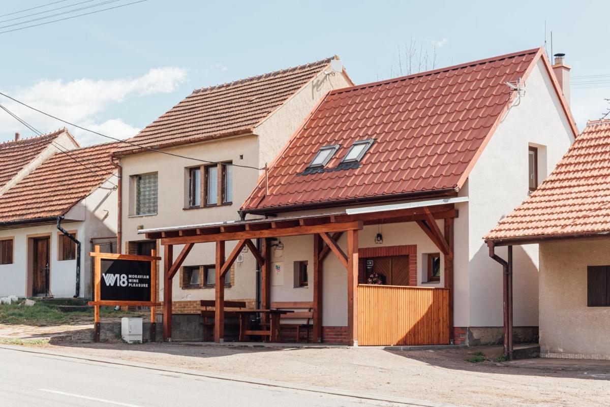 Penzion Vinarstvi W18 Velké Bílovice Exterior foto